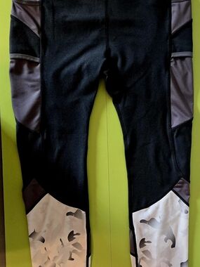 Black Leggings with Gray Panel and White Patterned Lower Legs L